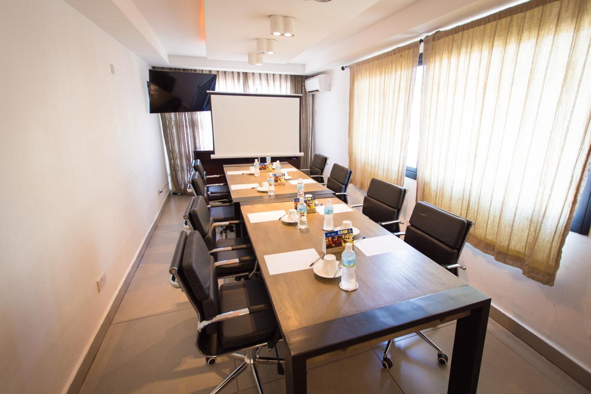 The Swiss Hotel Freetown Bagian luar foto