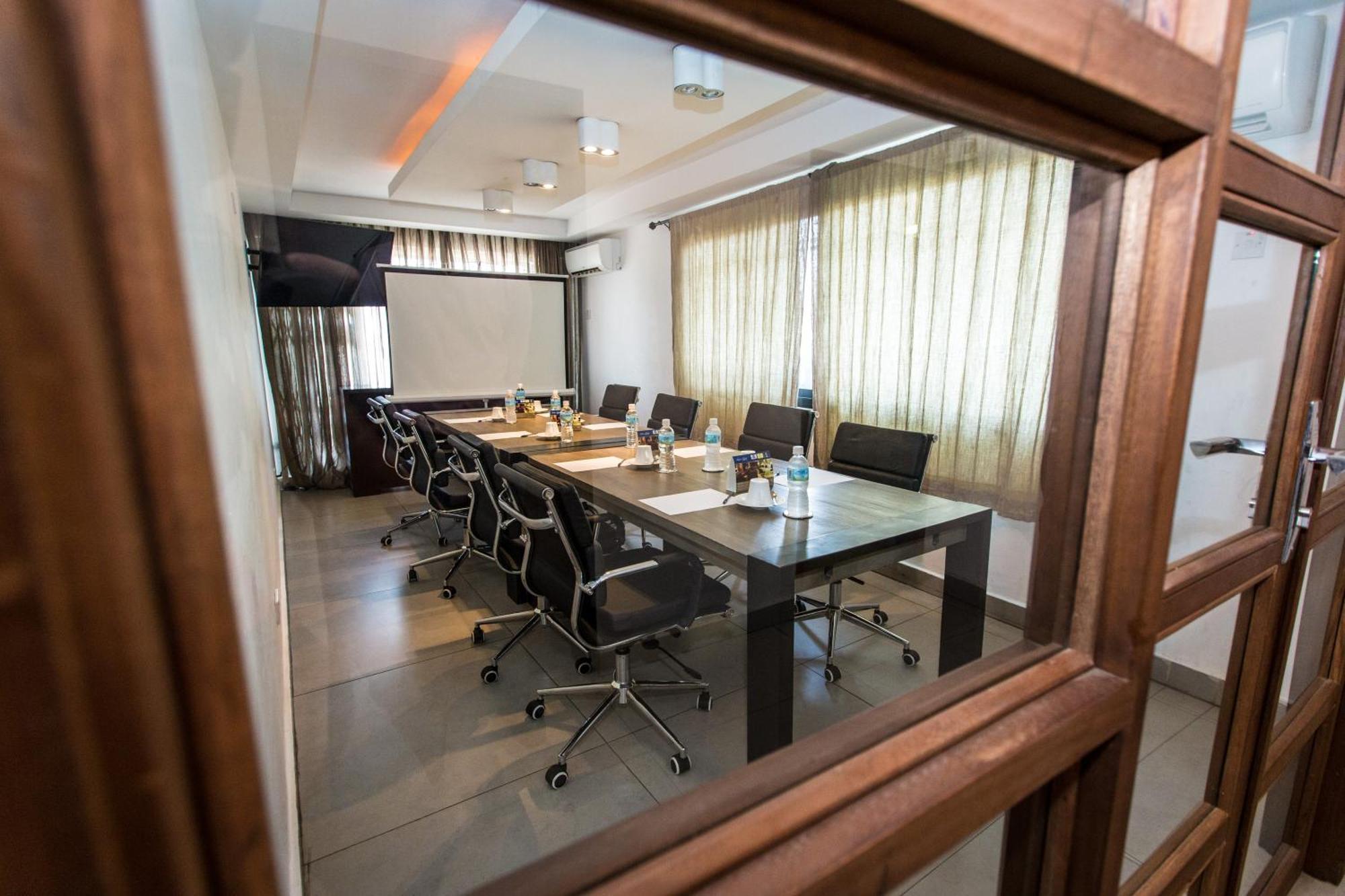 The Swiss Hotel Freetown Bagian luar foto