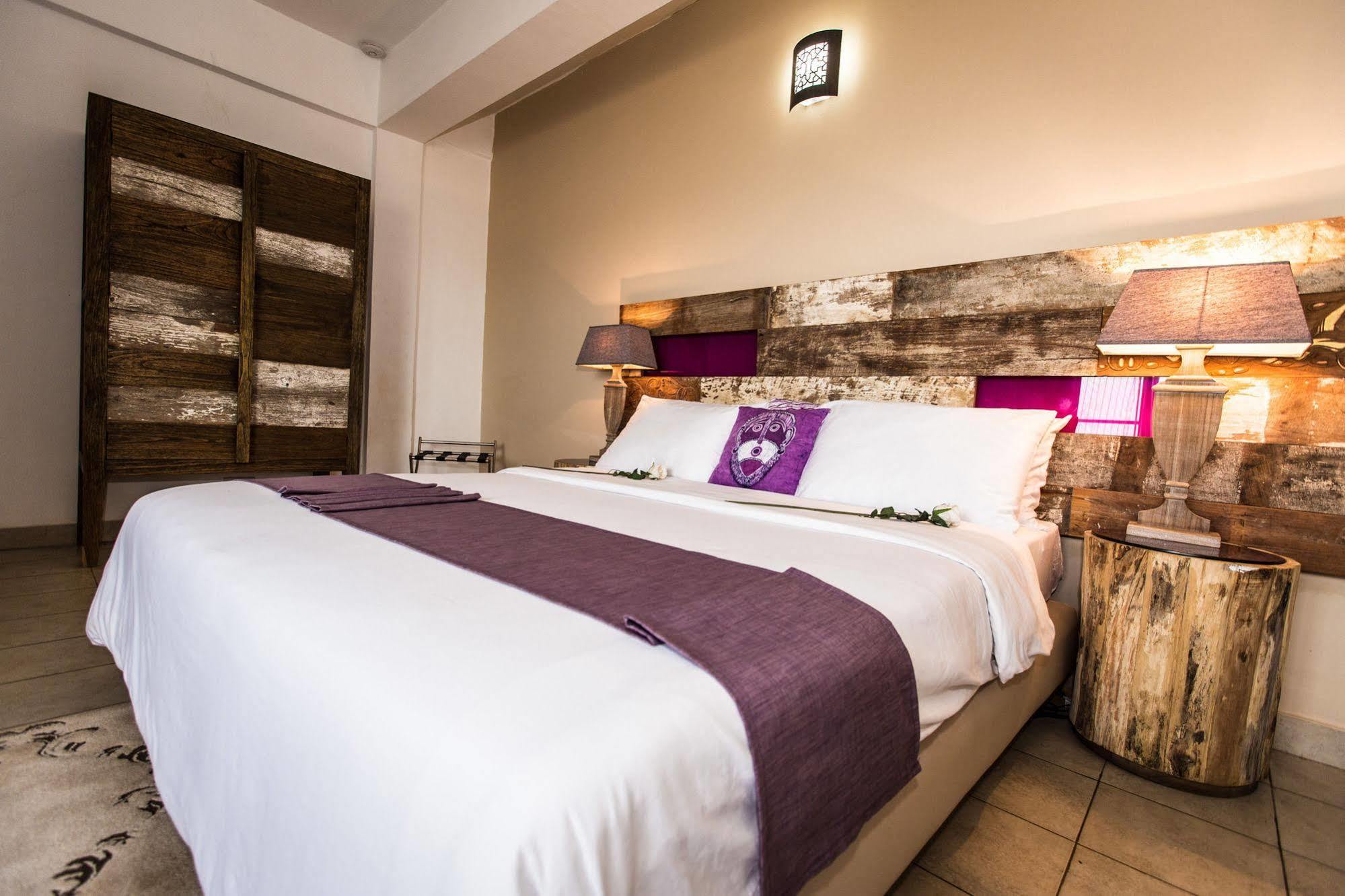 The Swiss Hotel Freetown Bagian luar foto