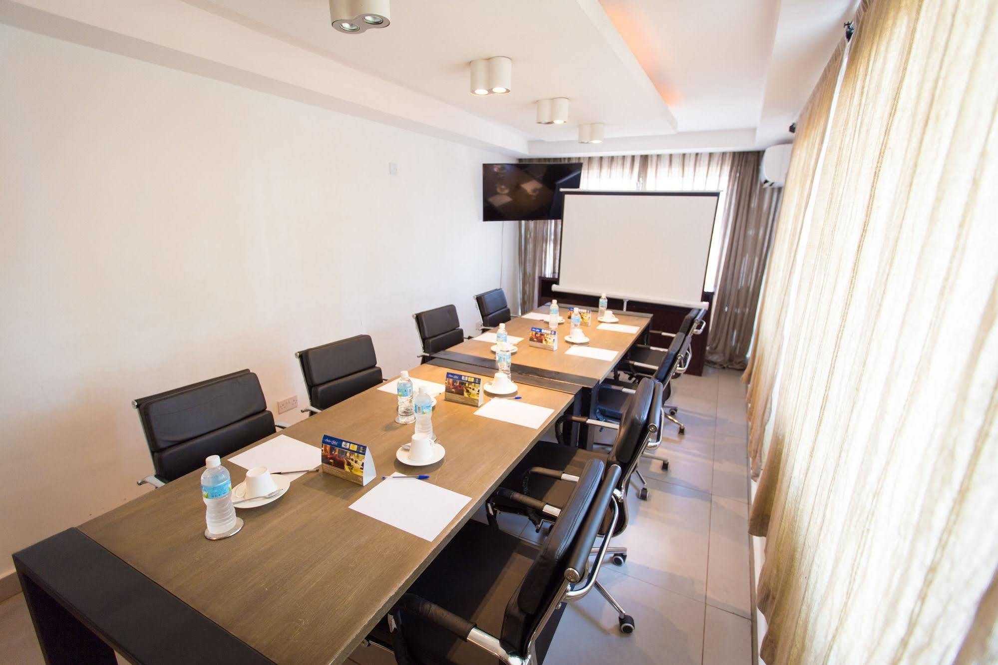 The Swiss Hotel Freetown Bagian luar foto